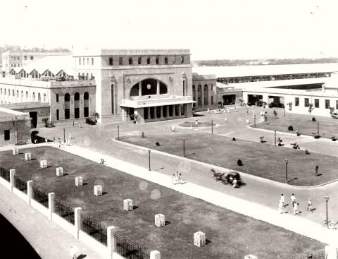 MUMBAI CENTRAL STATION REPRESENTS MODERN EARLY 20TH DESIGN