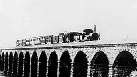 The popular picture that is mistaken for the first train one.